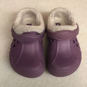 Girls lined purple crocs